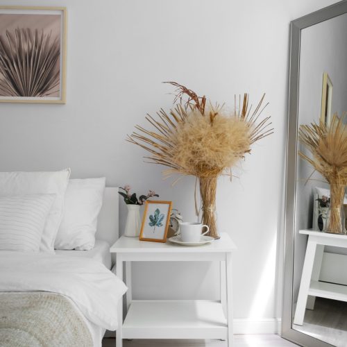 arreglo-de-cama-con-sabanas-frescas
